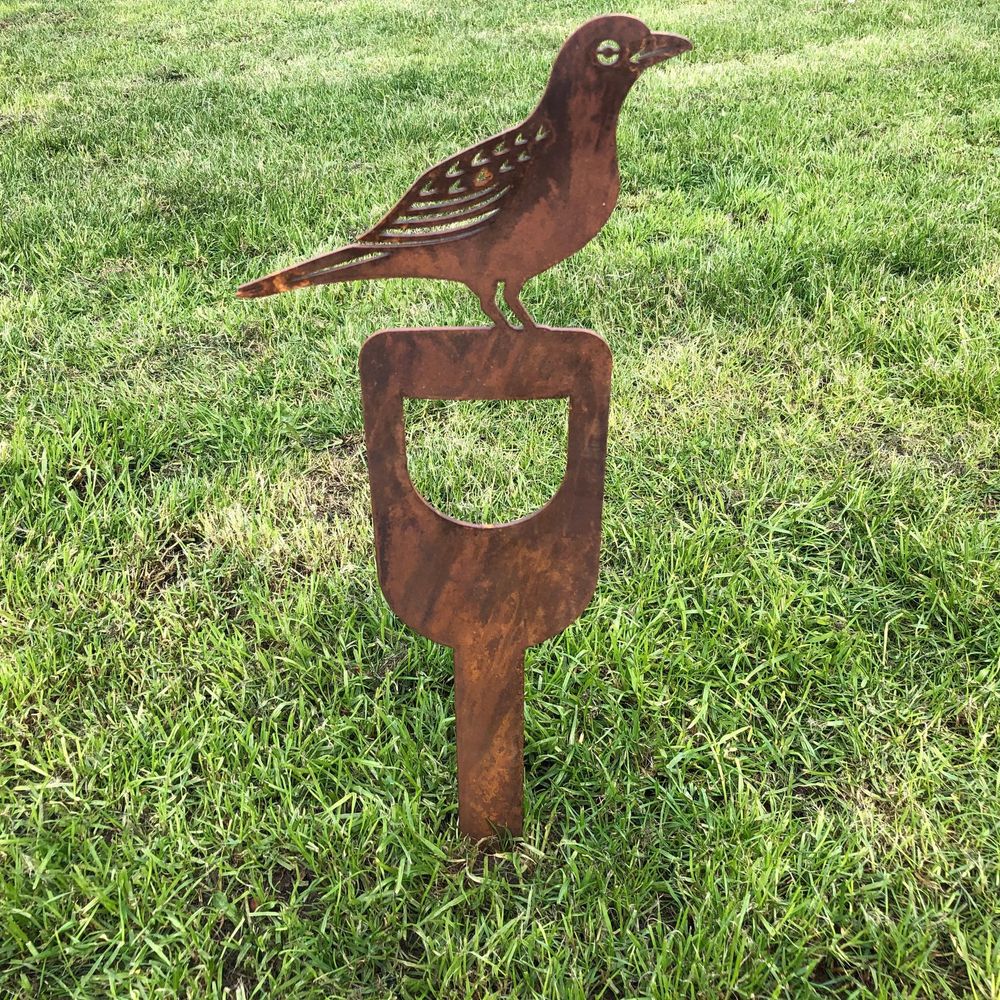 Rusty Metal Blackbird on a Spade Garden decoration