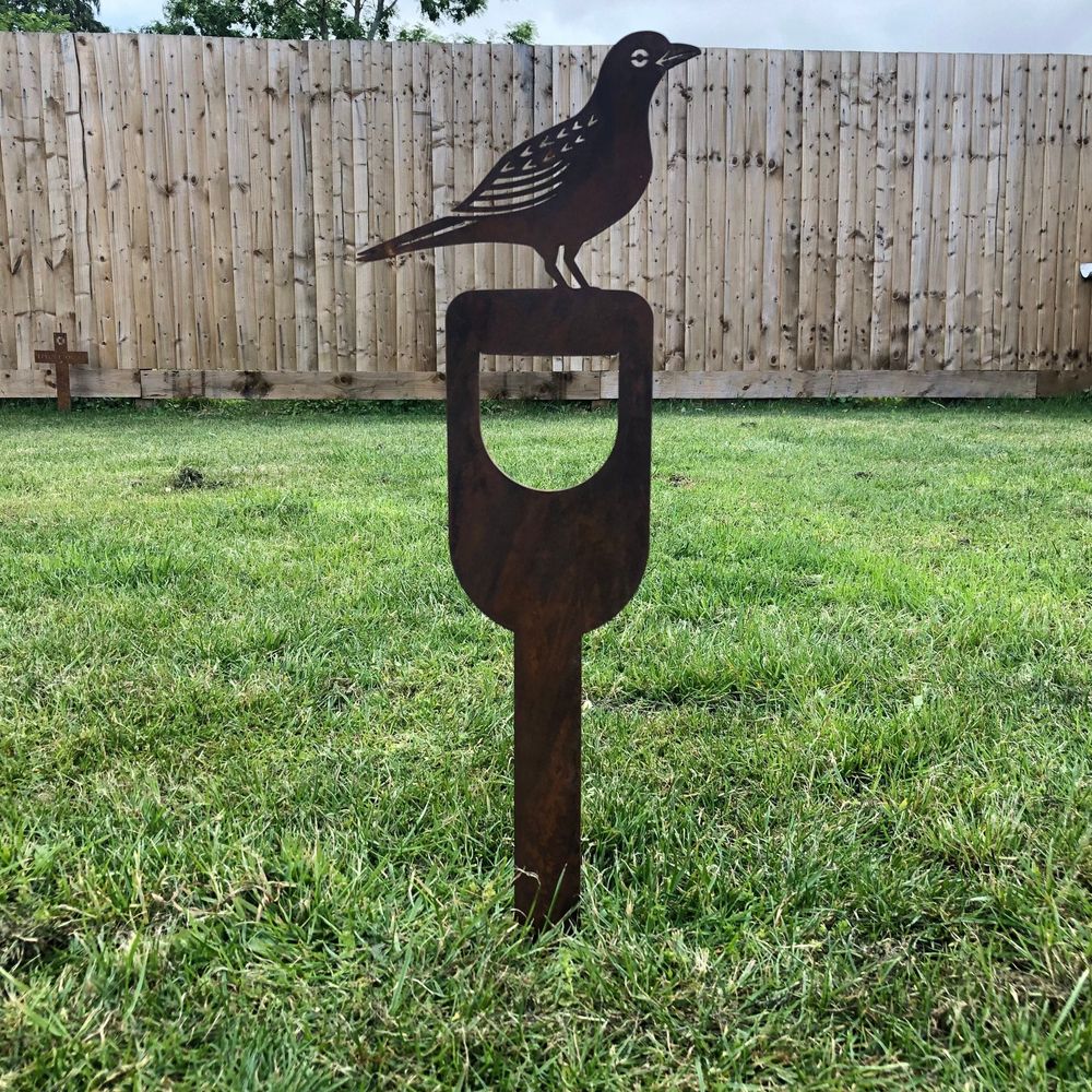 Rusty Metal Blackbird on a Spade Garden decoration